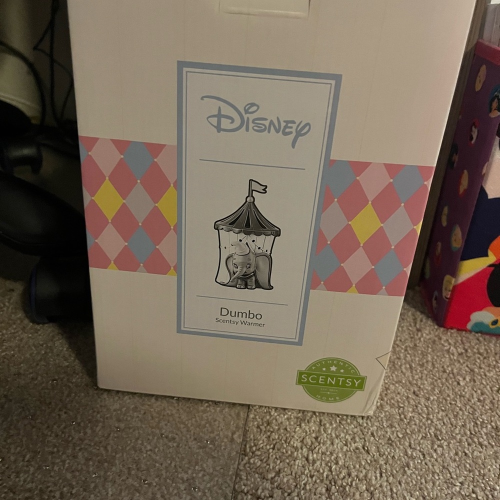 Scentsy Dumbo Warmer with Pastel Accents